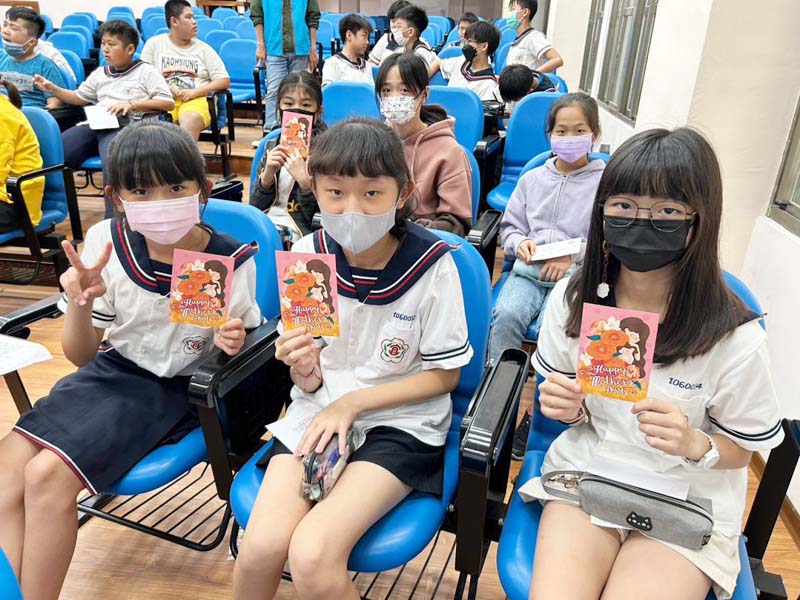 宜蘭國小母親節明信片書寫推廣活動