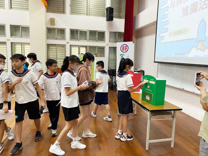 宜蘭國小母親節明信片書寫推廣活動