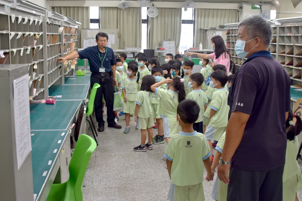 參觀花蓮郵局郵務科