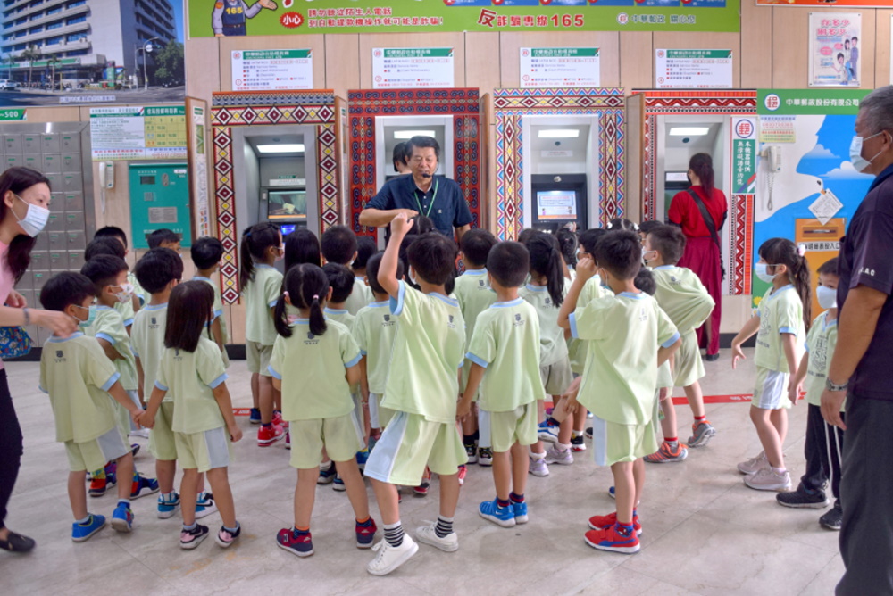 講解自動櫃員機功能