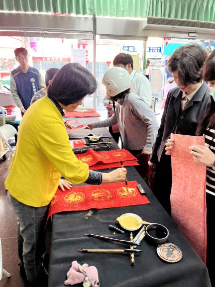 新春揮毫贈春聯