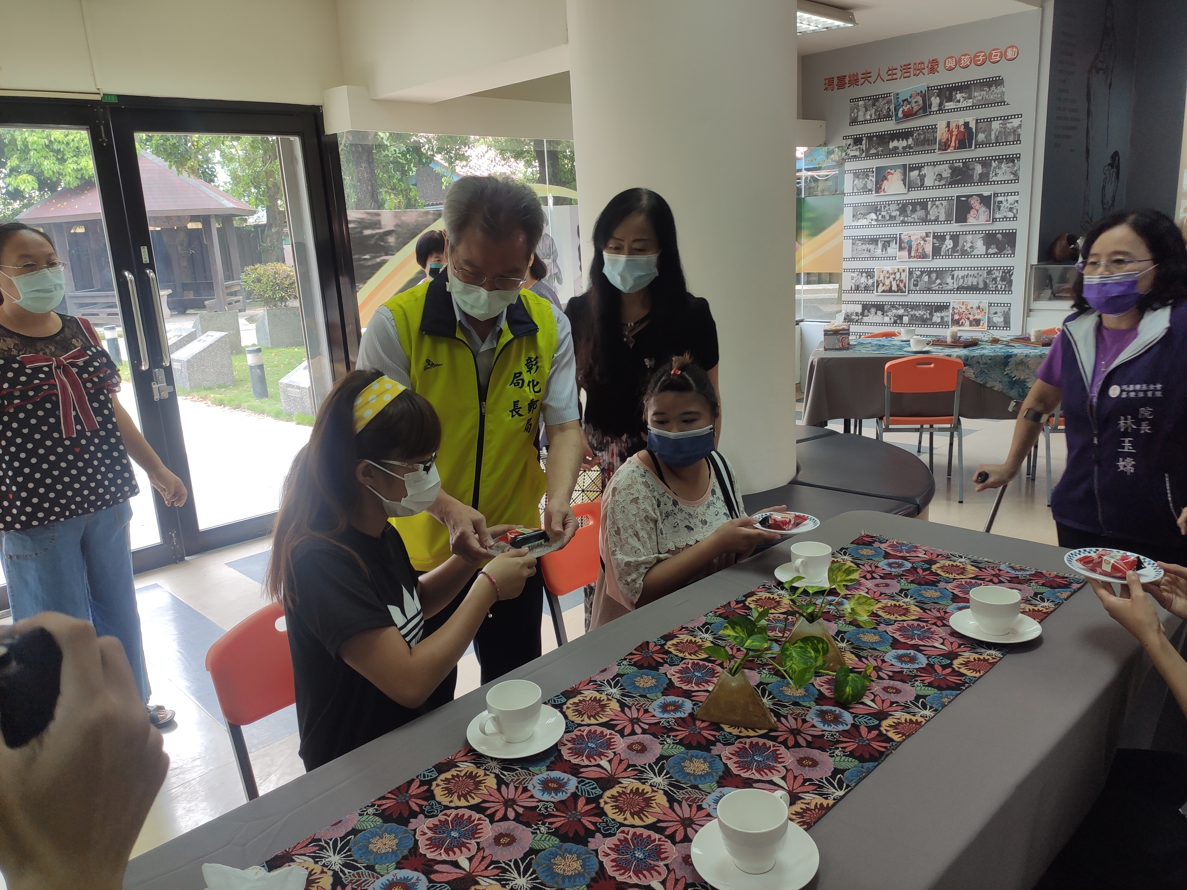 彰化郵局二林喜樂保育院「愛喜樂中秋暖心關懷活動」。