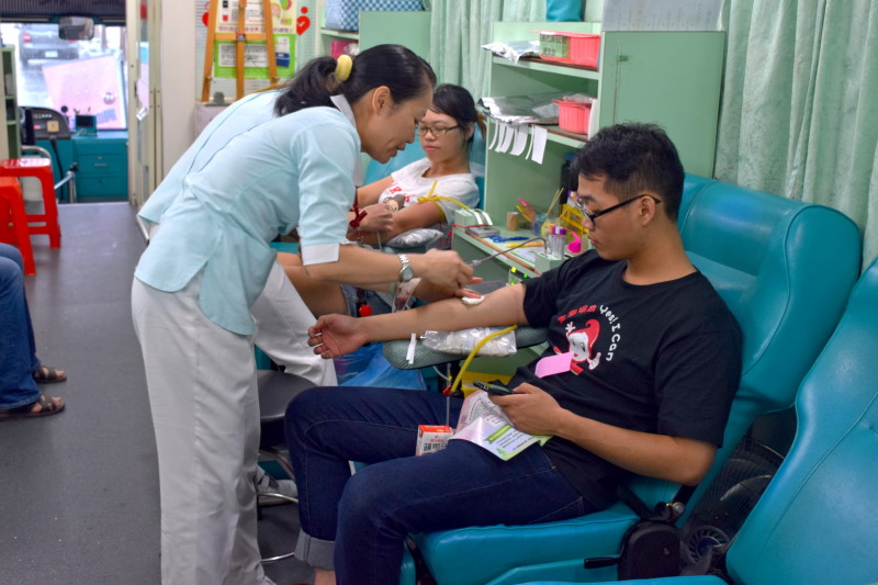 花蓮郵局及花蓮港務分公司等單位聯合舉辦「愛是行動」捐血活動