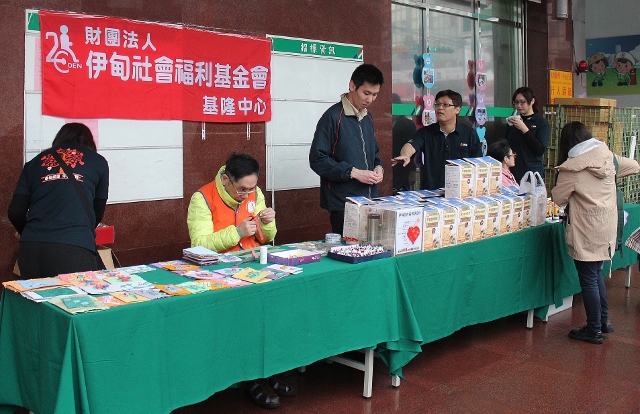 105年03月19月慶祝中華郵政120週年，基隆郵局舉辦105年關懷社區活動