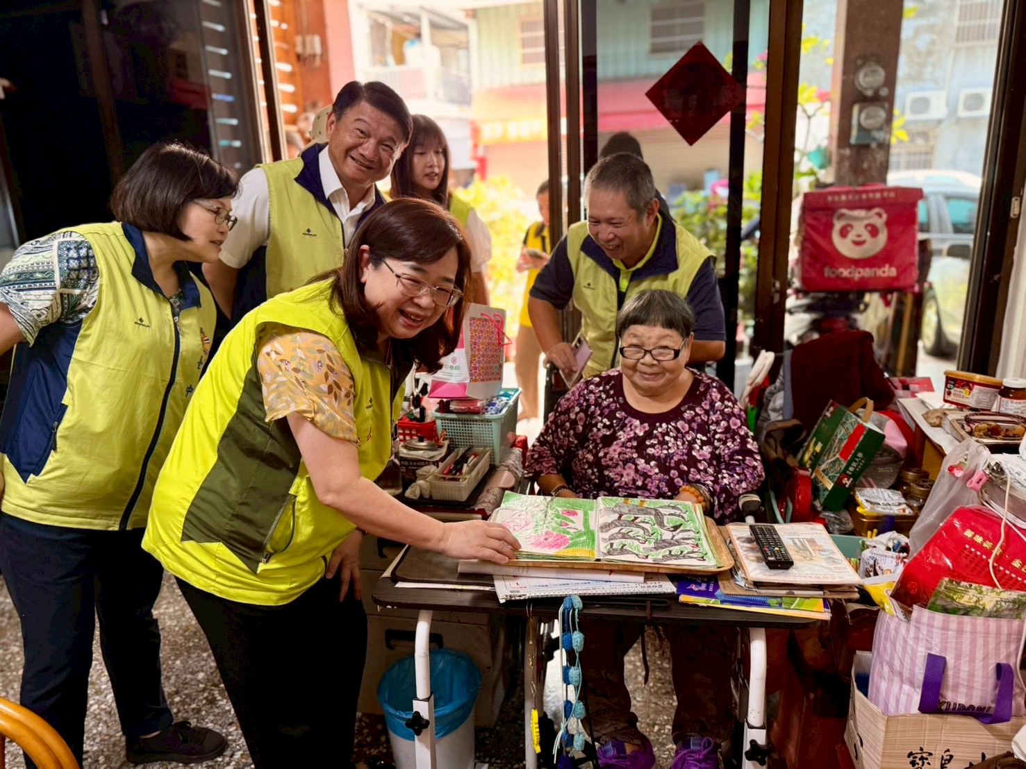 台灣郵政協會暨臺中郵局辦理 榮民服務處「重陽九九˙郵愛久久」關懷獨居長者公益活動