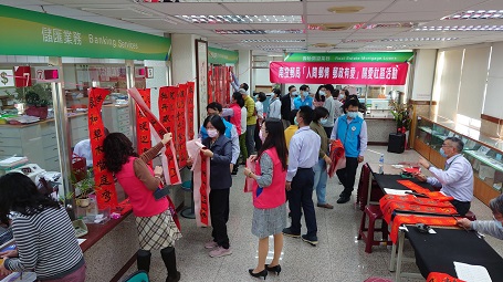 新春揮毫贈春聯