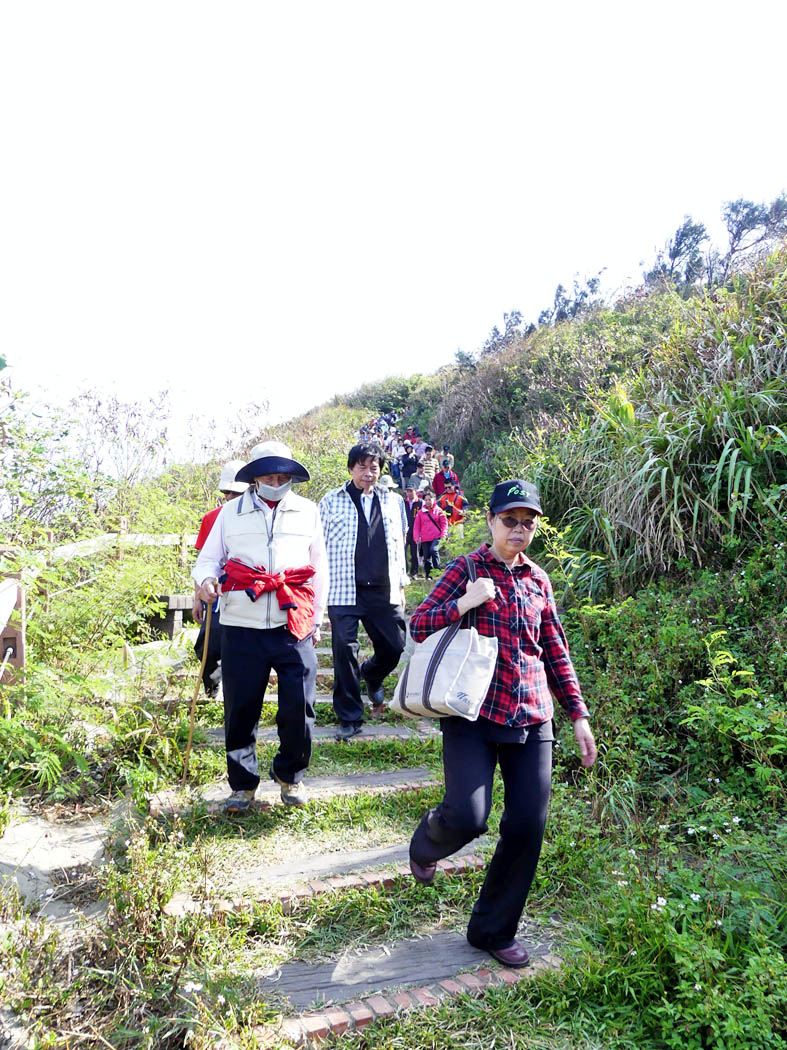 苗栗郵局不老運動，銀髮踏青樂悠郵