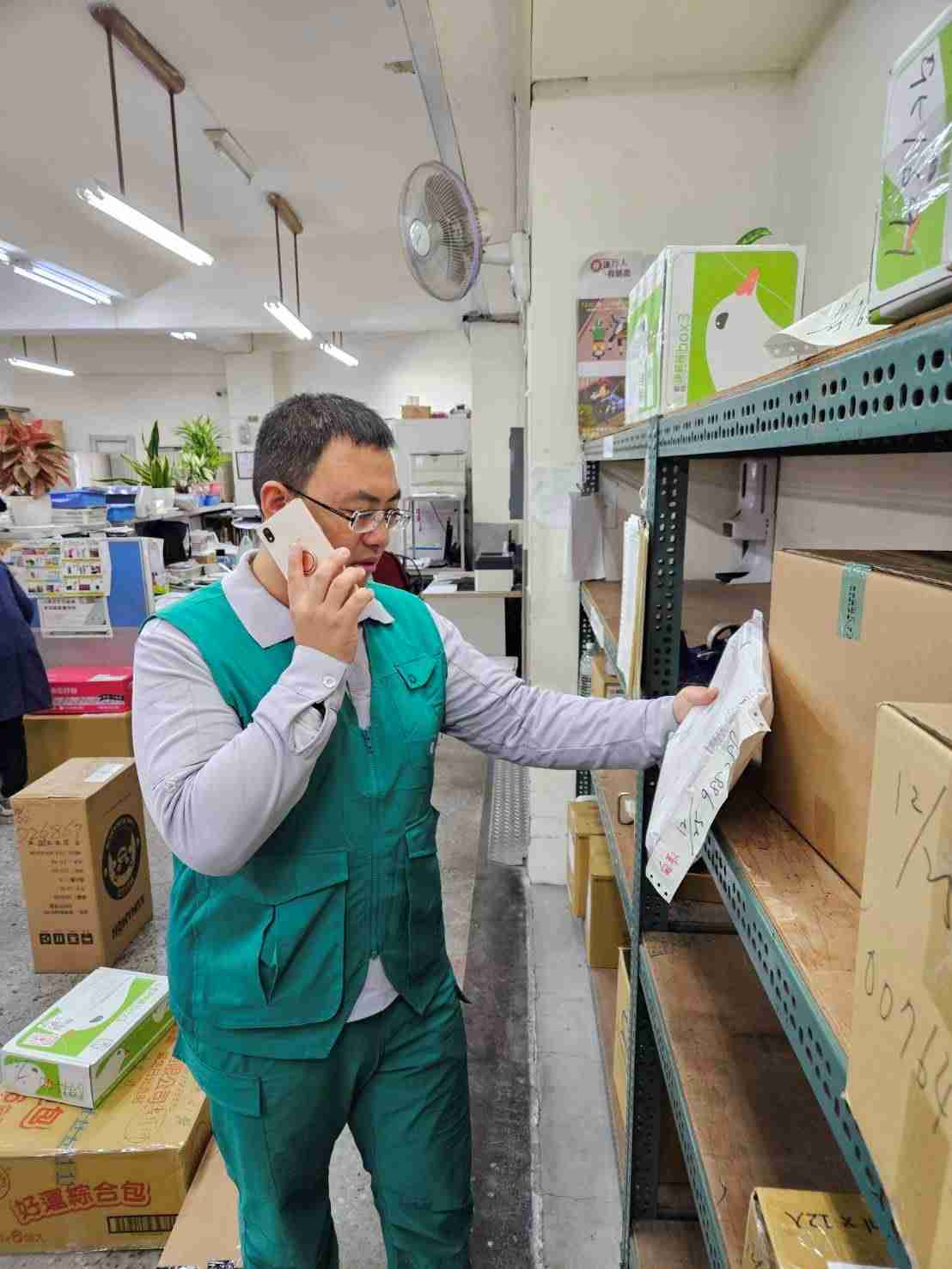 擔任混投及大宗段，工作非常認真，服務態度親切，笑臉迎人，以致常獲公眾來電讚揚及去電客服褒揚。