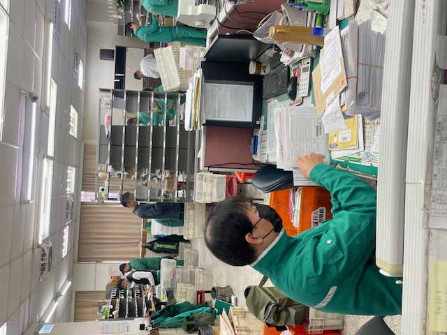 代理稽查期間包裹段同仁包裹量多時，主動協助同仁載運包裹，提升整體單位工作效率。
