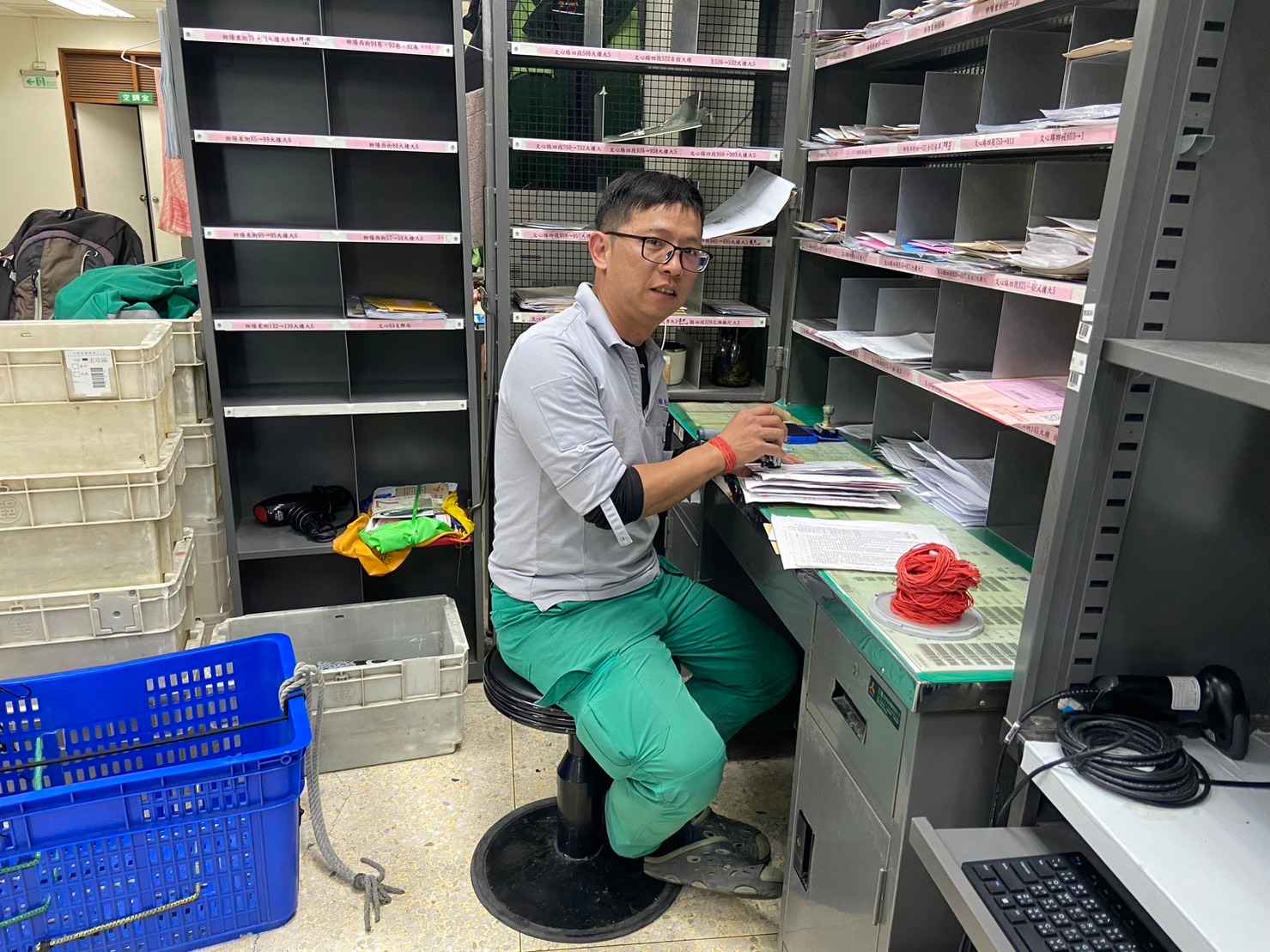 每日3+3郵件處理，都比其他同仁早出來處理，對待工作的態度總是兢兢業業，處處為公司考慮，不記個人得失。