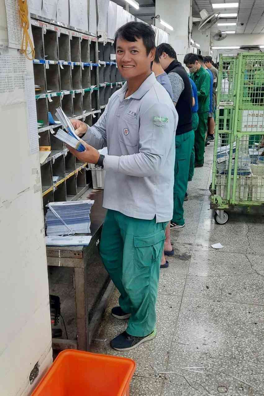 待人誠懇、個性溫和，同仁如因故請假也主動配合協投、調班或代班，任勞任怨有效促進股內和諧，深獲同仁、長官感佩。