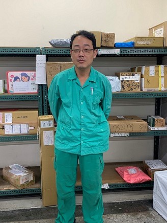 該員除自身工作外,對工作上亦提出不少建言，特別是對新進人員李員都會主動予以協助，讓其盡快適應環境減少離職率，對本股在工作推展上可說是助益良多。