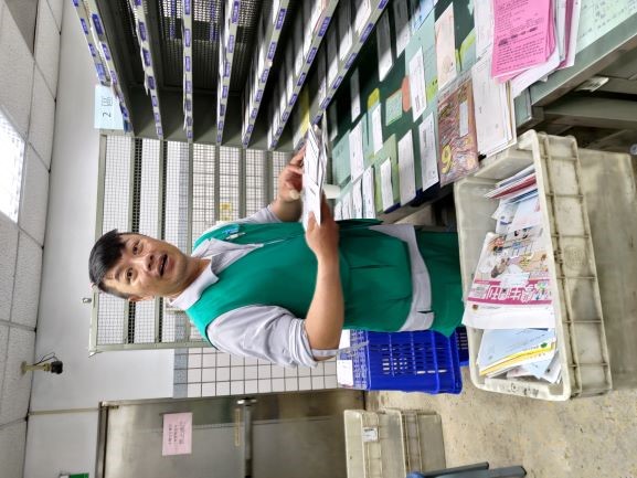 投遞工作認真、服務態度親切的他總是準確無誤的投遞郵件，常獲公眾來電及來函感謝，展現出出眾的專業能力和卓越的工作成績。