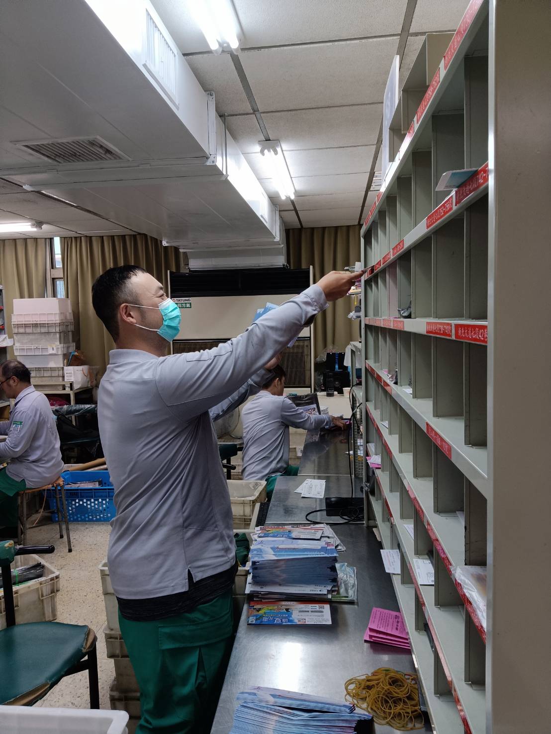 平時工作期間指派任務善於協調與團隊合作，積極參與並無私奉獻使整個單位更加順暢。