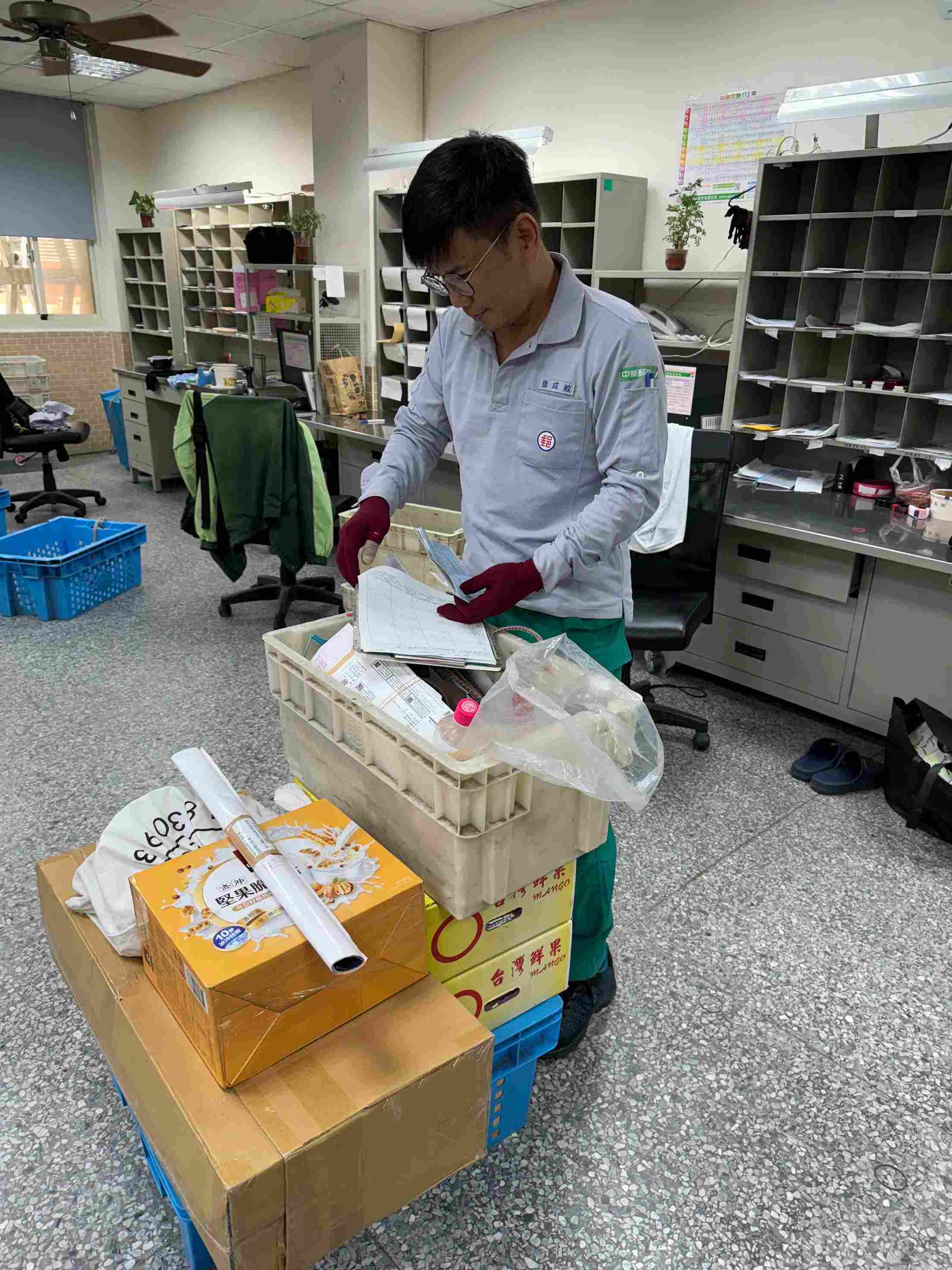 嫻熟工作細節及注重投遞品質，所任投遞區域內未曾遭訴，深獲區段內住戶好評。