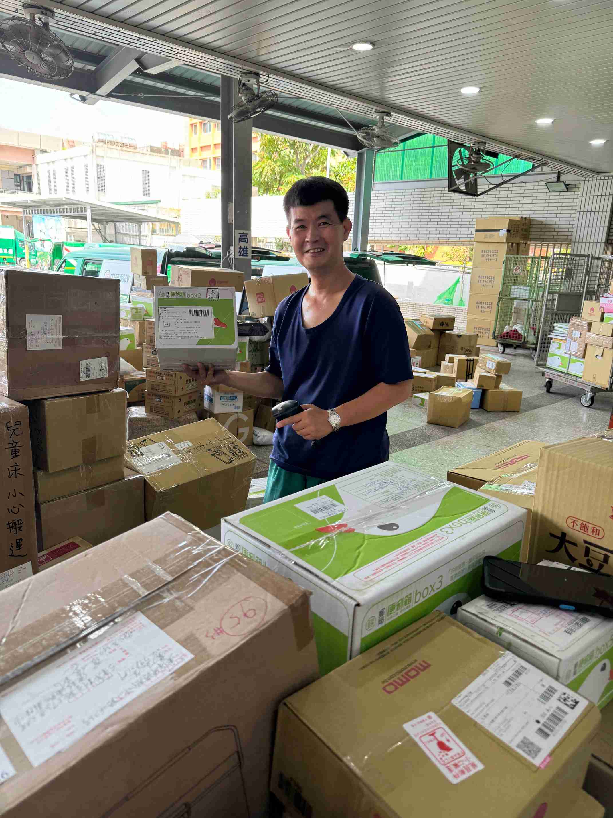積極推展郵政壽險業務，成績優異、熱心郵政，帶動同儕熱情並努力發揮個人能力，深植同仁學習，郵政企業永續經營理念。