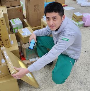 配合推廣郵政業務，郵政壽險、郵票冊等，成績優異。