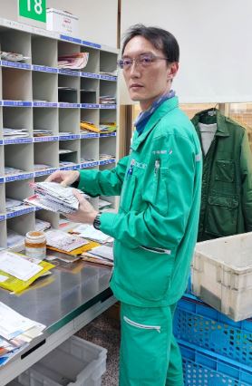 推展郵政年度郵冊29本，i郵購銷售四海遊龍水餃40包增益郵政營收。