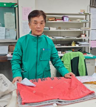 主動協助稽查工作，包裹爆量時，協助同仁載運包裹，提升整體效率。工作表現積極負責，主管交辦任務均能圓滿達成。	
