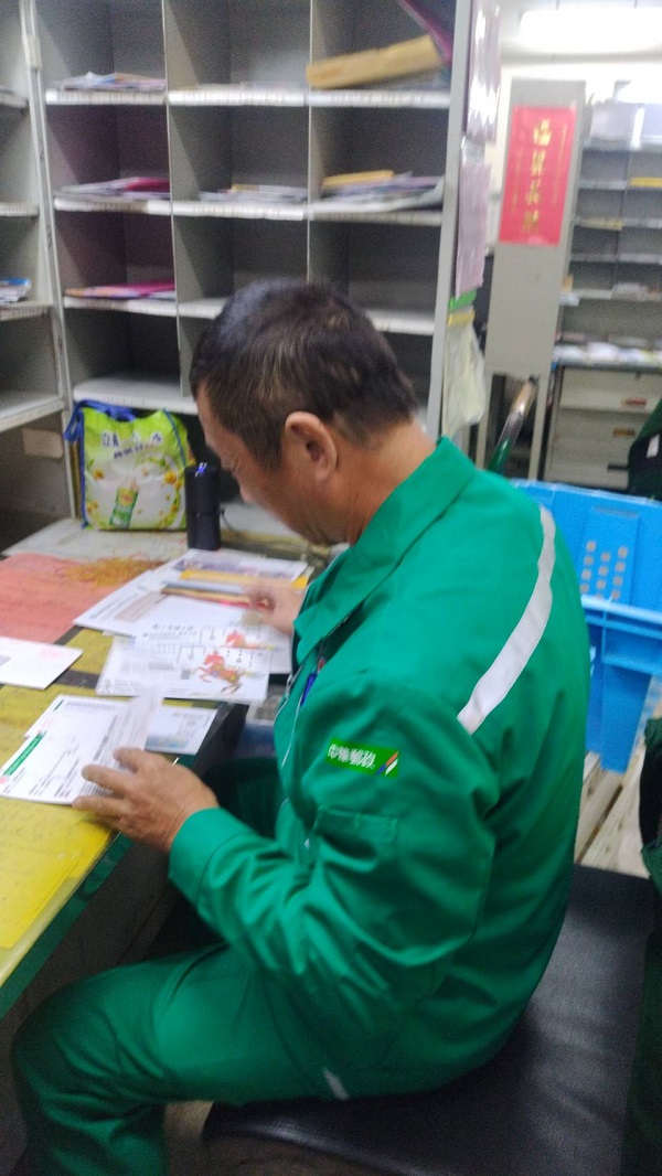除善盡投遞本業責任外，方員更是戮力推展本局各項業務，不落人後，可謂主管眼中的一位好員工、同事眼中的一位好夥伴。