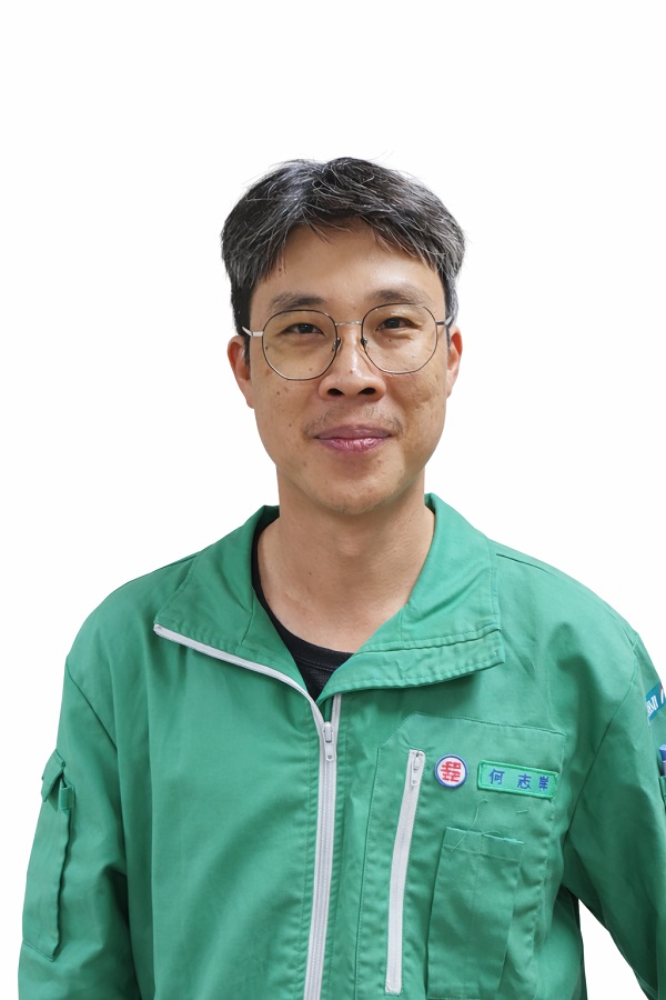 與同仁相處融洽，處理事情積極負責，服裝儀容整潔，車輛維護清潔乾淨，足為其他同仁表率。
