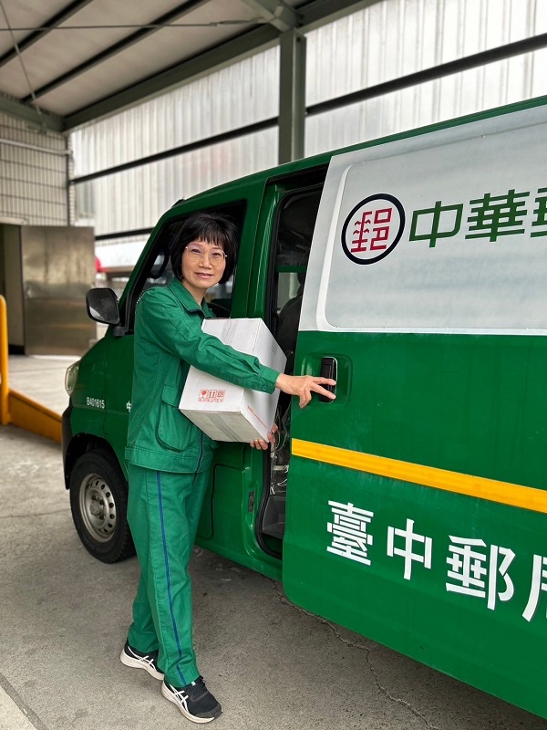 推廣大宗包裹交寄、代售業務、年度郵票冊均有亮麗表現。