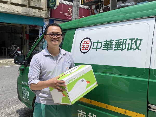 樂觀進取、工作配合度高，與同事相處融洽，協助新進人員快速適應工作，足堪同仁表率。
