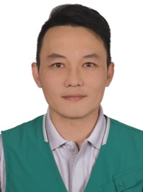 每日早上利用勤務空檔，主動協助全股14區快包段同仁投遞大宗包裹，有效減輕快包人員負擔，深獲單位同仁讚揚，殊值嘉許。