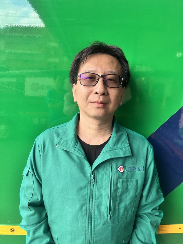 發揮所學，凡電腦與資訊相關工作，均得心應手，亦能主動協助同事及主管，優化工作流程，是團隊裡不可多得的好幫手。
