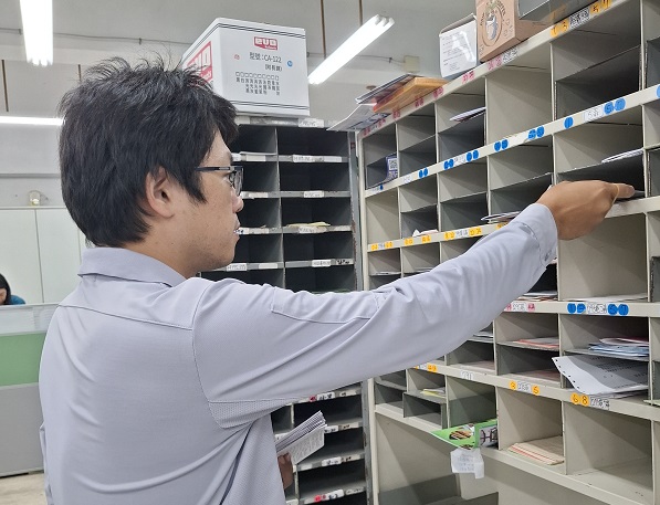 每月實施混投段群組化，積極協助當日郵件量驟增之同仁，使區段群組化順利完成。