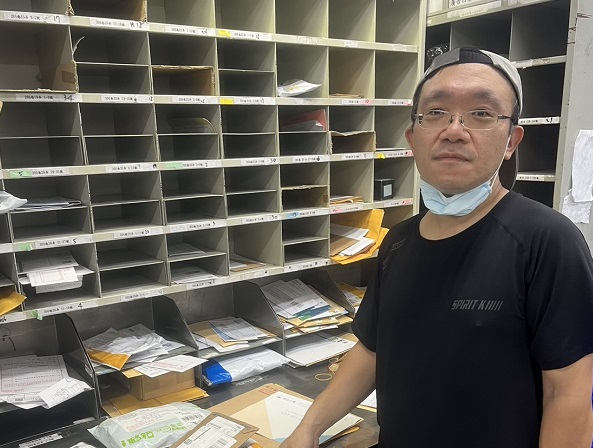 每月實施混投段群組化，積極協助當日郵件量驟增之同仁，使區段群組化順利完成。