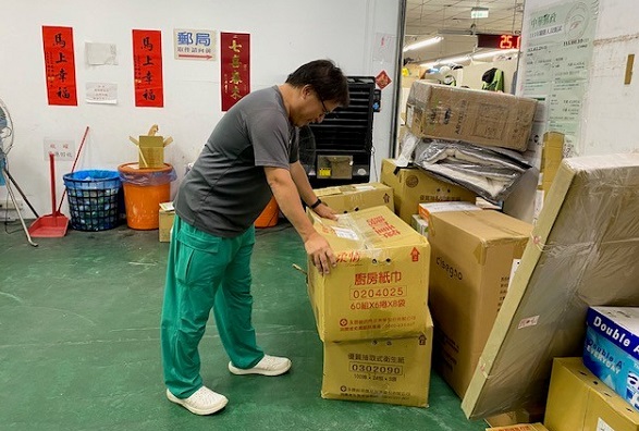 各項業務均能配合推展並達成目標，工作能力備受肯定，為人處世與工作態度足為同仁楷模。
