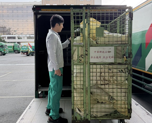 對於郵務車輛之保養用心，隨時保持整潔光亮，堪為同仁楷模。