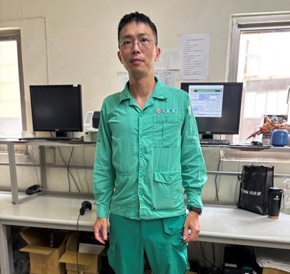 林員投遞區段內，有住戶行動較為不便，遇家中有掛號郵件，會主動去電告知該住戶，並讓其住戶有足夠時間準備印章，當投遞至樓下時，按鈴等候開門後，直接將掛號信送至樓上交予其住戶，爰本股常接獲公眾來電讚譽，稱該員服務態度熱忱、有禮貌。擔任投遞工作，未有負面投訴，工作品質優良足為同仁楷模。