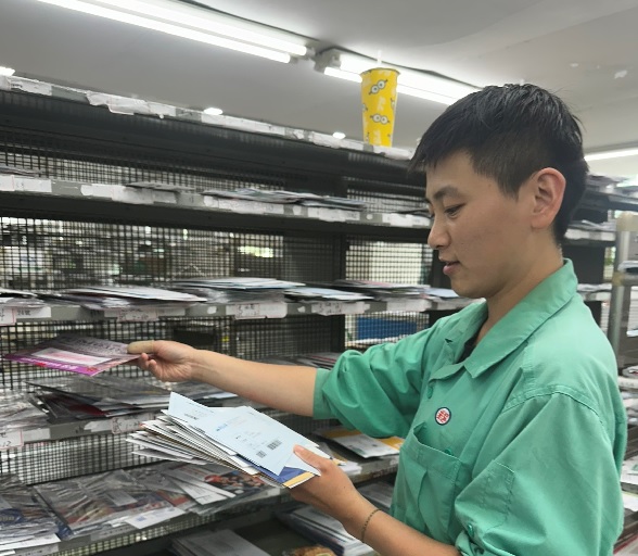 陳員配合度高，對主管交辦之任務皆能圓滿達成，對於郵政壽險、i郵箱二投、郵票冊等業務亦積極推展，利用機會增裕公司營收。