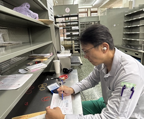 盡社會責任，關懷弱勢族群，以期發揮老吾老以及人之老 幼吾幼以及人之幼之精神，並獲黃家齊議員及黃婉如議員頒發感謝狀。