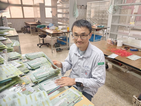 於投遞途中發掘郵務商機「八百金股份有限公司」成為特約戶，增加郵務收入。