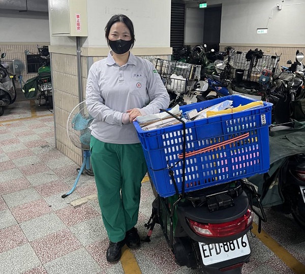 具備優秀的業務推展能力，全力配合局方行銷政策。透過精準推薦與熱心推展，締造個人銷售波波鴿衛生紙高達150箱之優異表現、郵票冊7,500元及年節禮盒1,500元，助益局方營收成績。