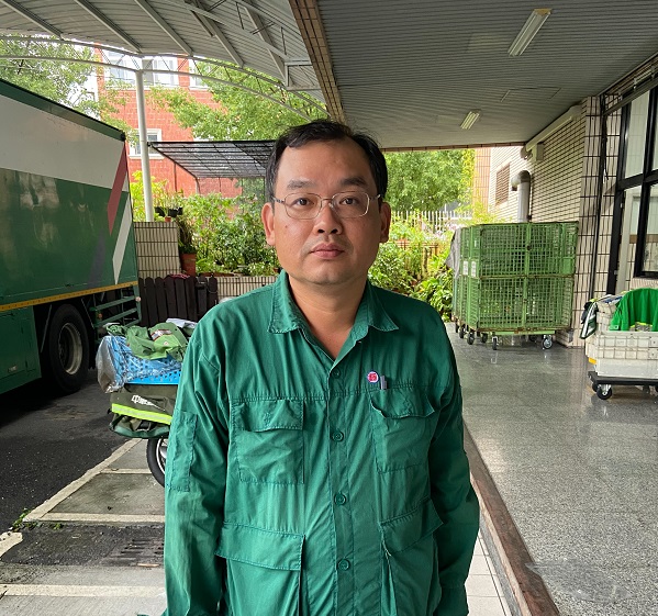 郵務士職涯歷練豐富，樂於分享業務心得使協助新進同仁工作上迅速進入狀況，在局內深受好評，除帶動良性工作氣氛，也讓單位更具向心力。

