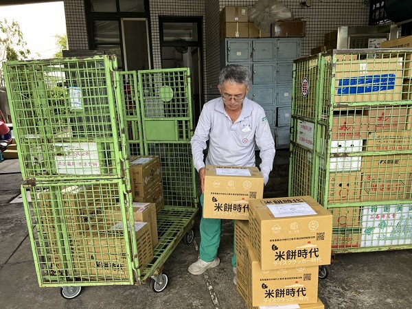 積極推廣郵局代購商品，並協助送到客戶家裏，讓客戶長期訂購，增加郵政收入。