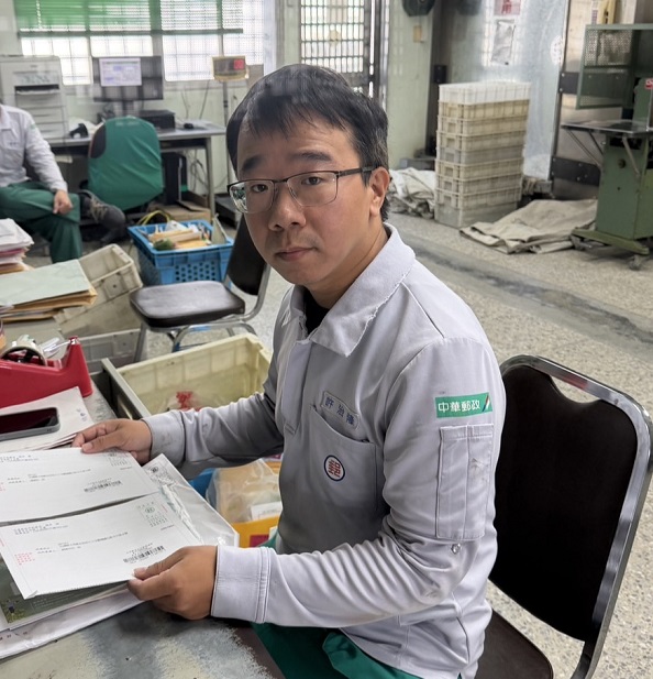 負責區段投遞作業期間，確實落實郵件投遞品質管理，投遞作業準確穩定，服務態度良好，迄今維持零客訴紀錄，深獲用郵顧客肯定。
