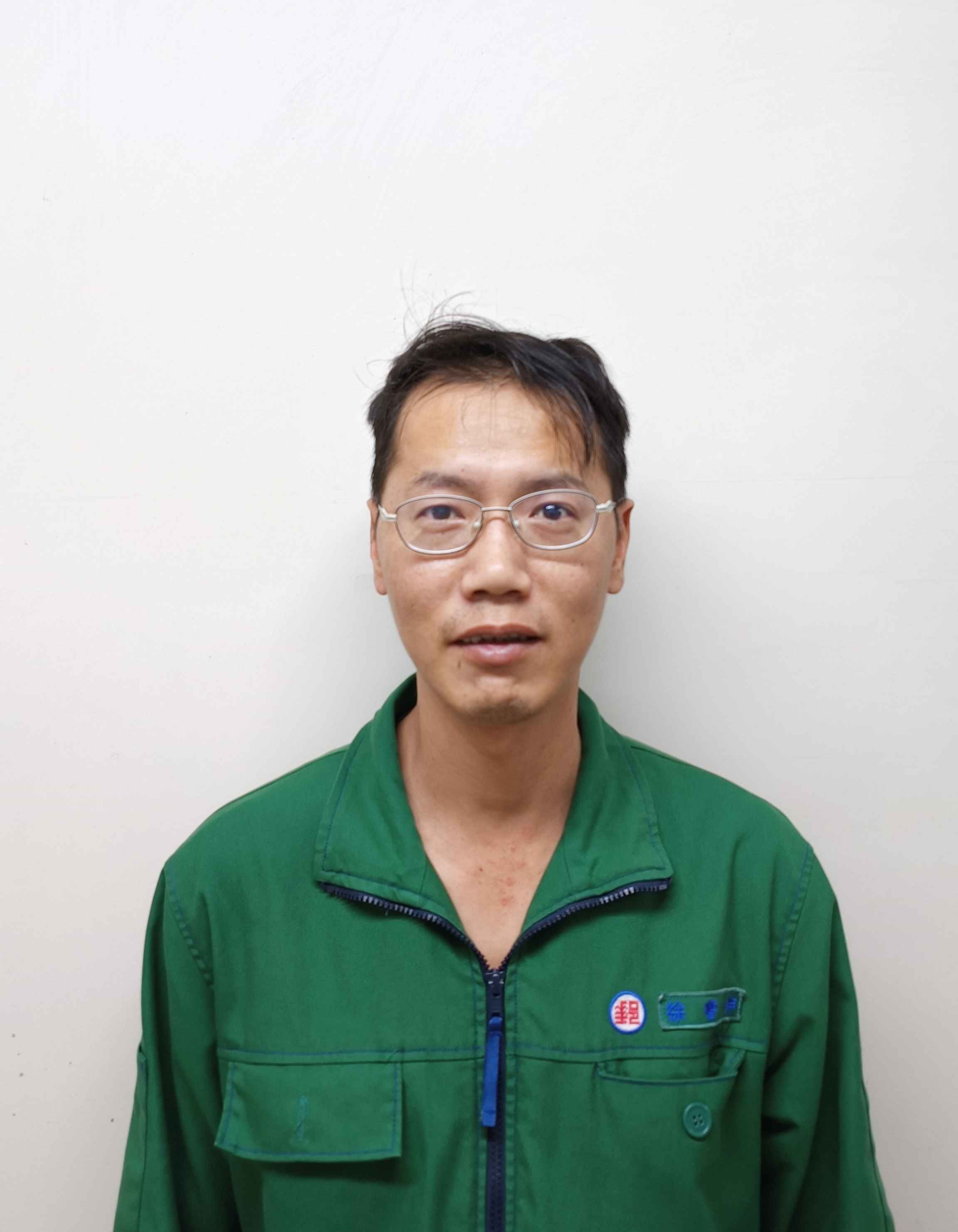 徐員進局服務於混投段、快包段，參與本股快包整合工作，本著他進局前在外面實際工作經驗，熱心參與、規劃區段，並實地測試路程，讓整合工作能順利執行。