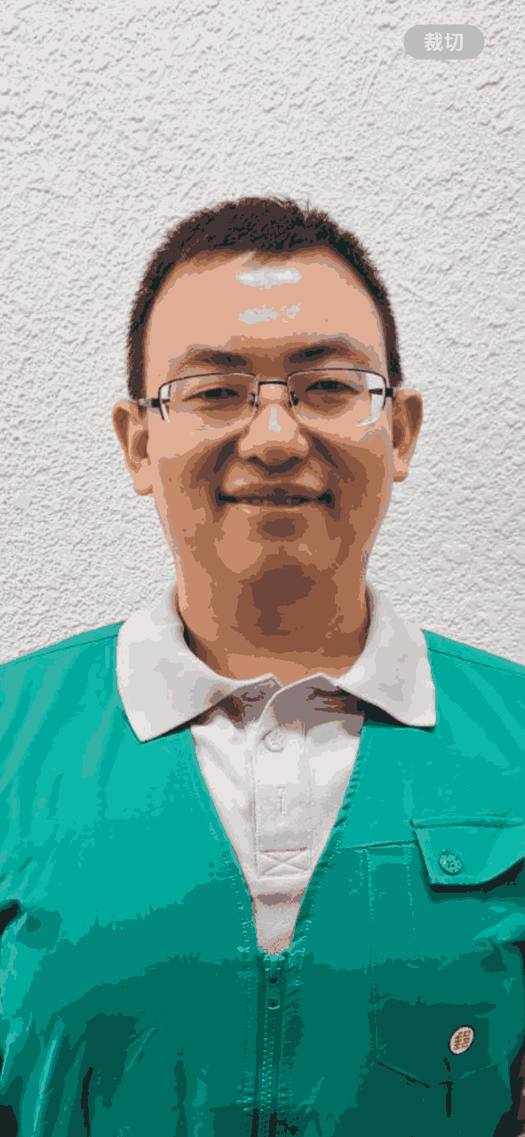 因孔員為法律系畢業，同仁如遇法律上疑慮，該員都會以自身所學，盡力解惑與協助，人際關係極佳。