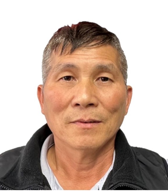對股長要求之額外工作配合度高，從無任何抱怨，平日與同仁相處極為融洽，對郵政事務頗具向心力及使命感，復以敬業精神及正確工作態度，足堪所有同仁表率。