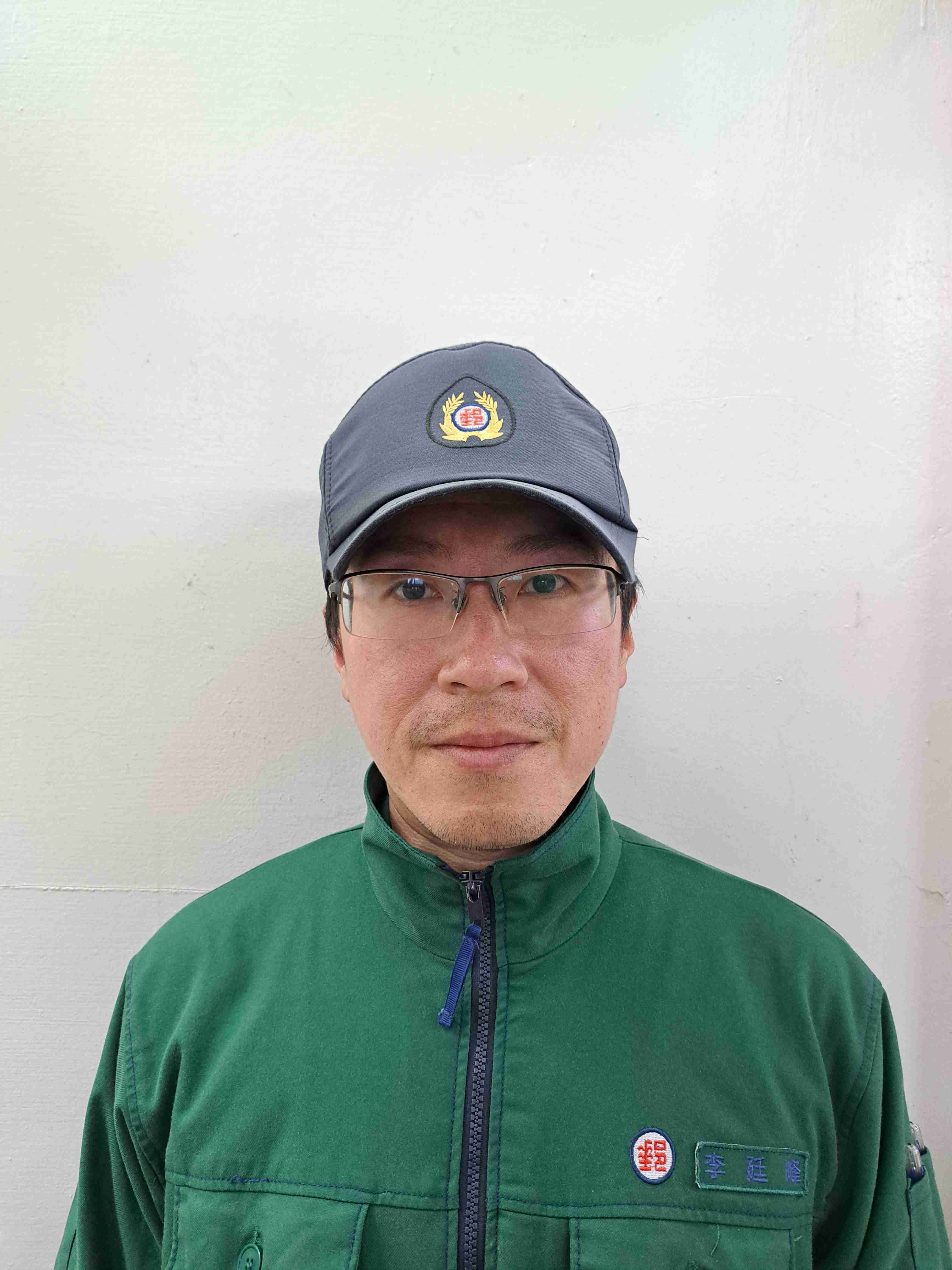 常接獲民眾來電讚揚李員，於擔任投包裹、快捷工作期間，能主動幫忙用郵民眾，協助民眾搬運包裹、快捷郵件上樓，提供貼心便利的服務，對塑造郵政形象及提升服品質，貢獻卓越，殊值嘉奬勉勵。