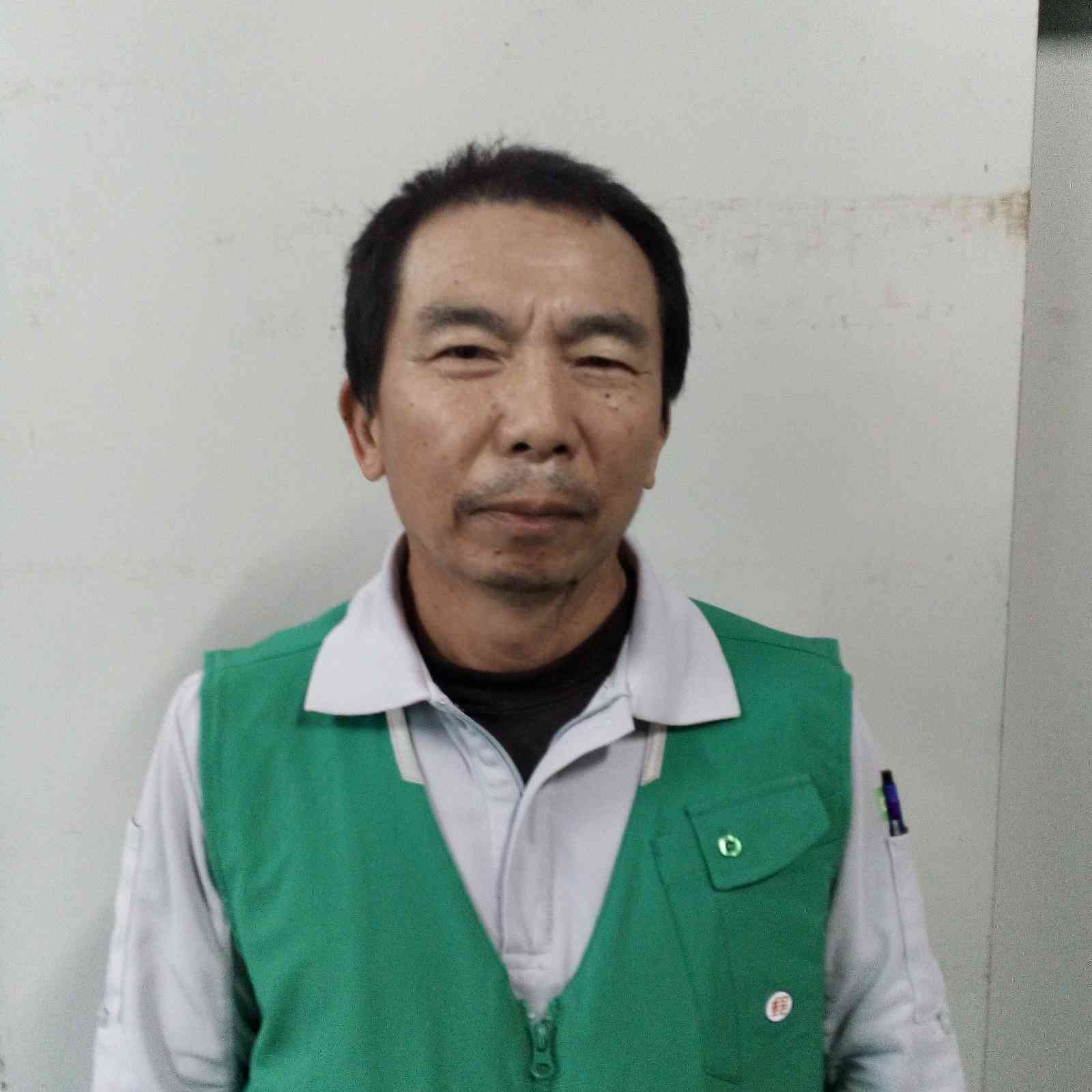 上班日工作認真，服務態度親切，遇客戶有所請託或詢問相關郵局業務問題，均能協助解決與詳細說明屢獲顧客致電讚許。