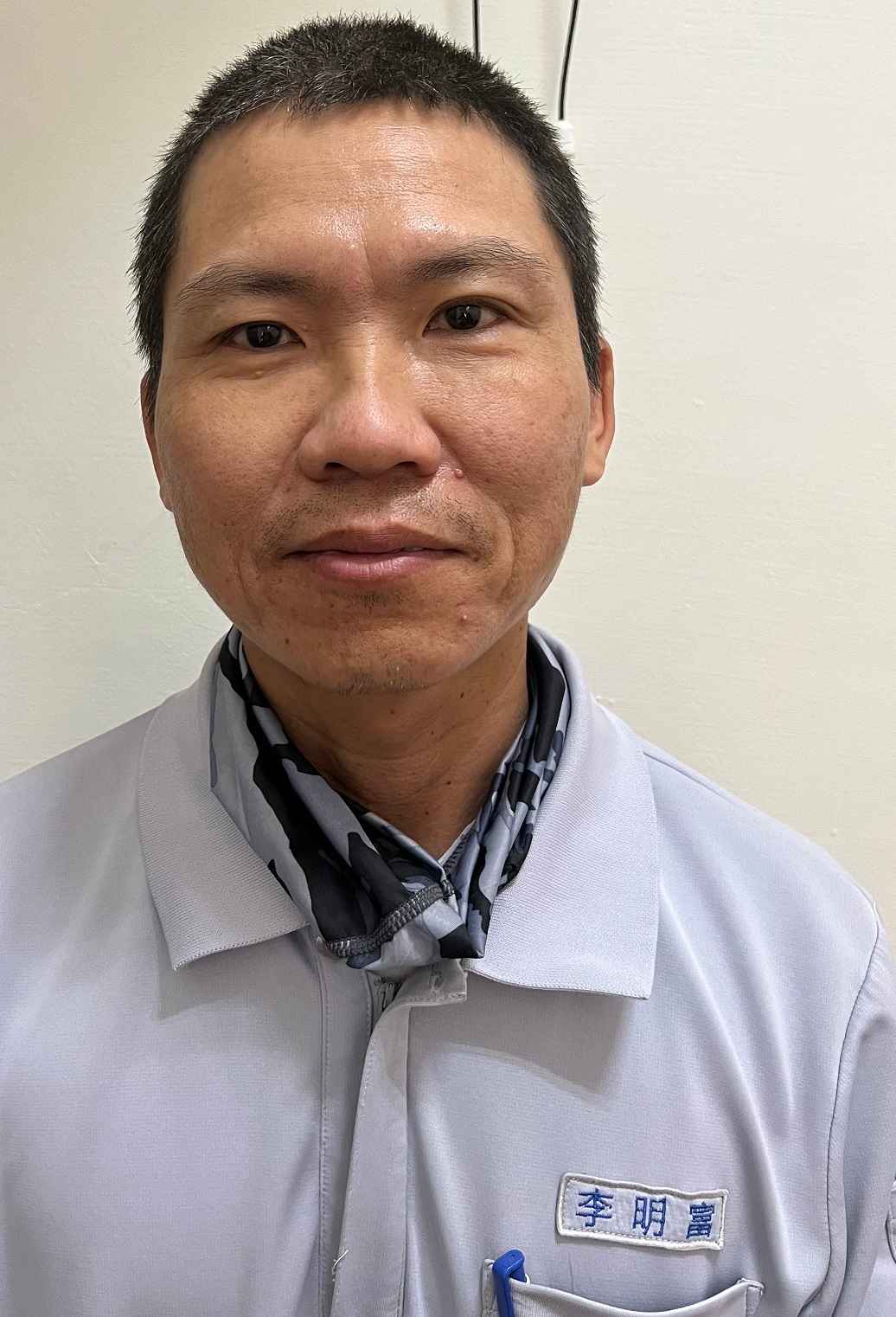 服務永康郵務股混投段，平日工作認真盡職、與同事處事融洽，休假時如有臨時改班，要求取消休假出來上班，均能配合。