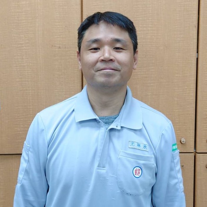 上下班期間遇獨居長者，會主動關心及協助繳費、寄送包裹及信函，深獲公眾好評。尤其在偏僻地區投遞時，總會有一些長者因無人照應，均會將事實反映上級，由總局安排贈送物資，這也是外勤人員則無旁貸之任務。