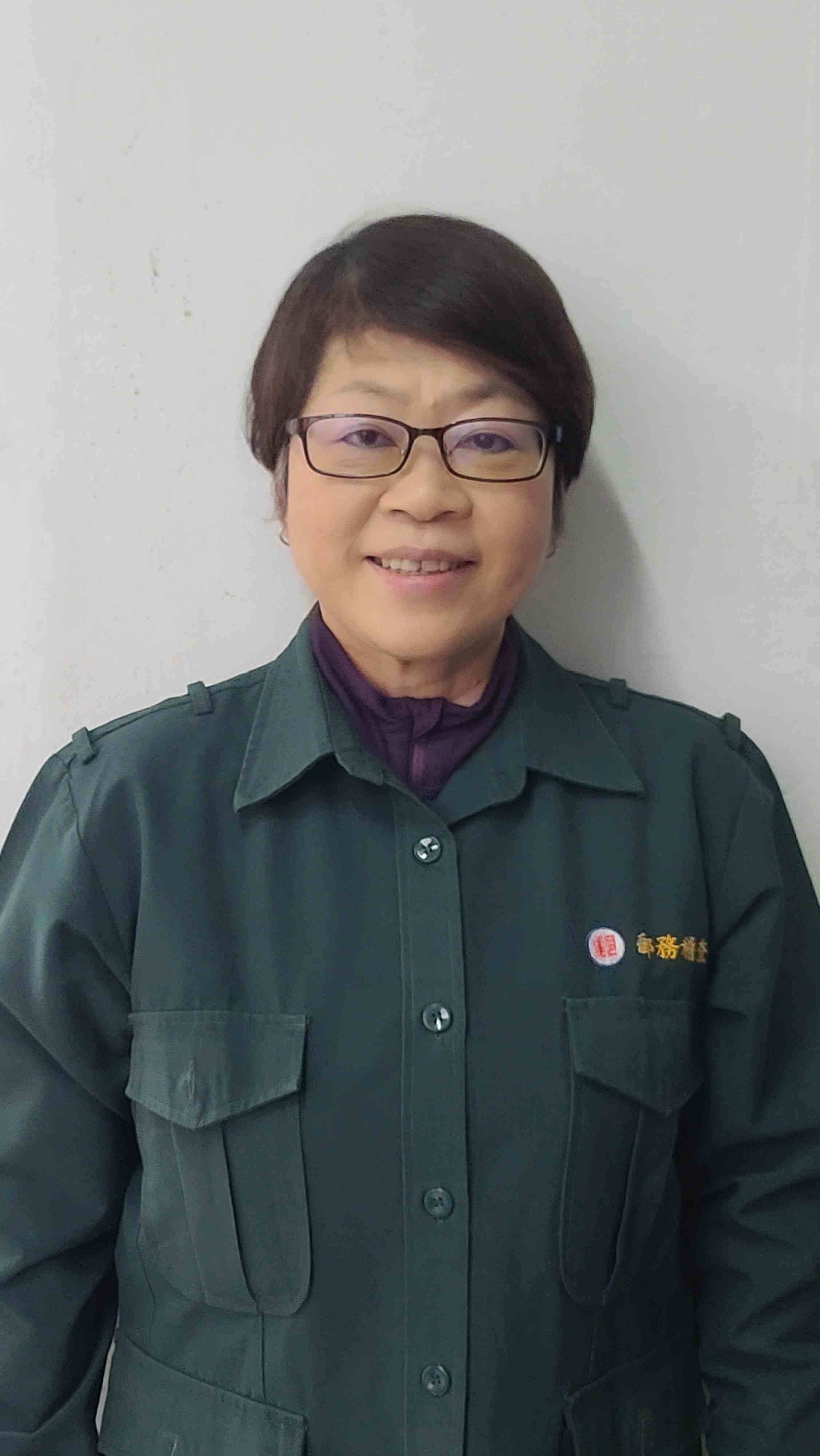 充滿愛心熱心公益，與志同道合鐵馬夥伴共同創辦鐵馬家族慈善協會，擔任志工關懷弱勢，經常陪著視障和身障朋友(如視障團體展翼合唱團及行動不便的生命勵樂活輔健會成員)，上山下海用協力車載著他們細說台灣每個角落不同的美景，讓身障朋友騎著自行車飽覽台灣風光。讓弱勢團體備受溫暖與感動。