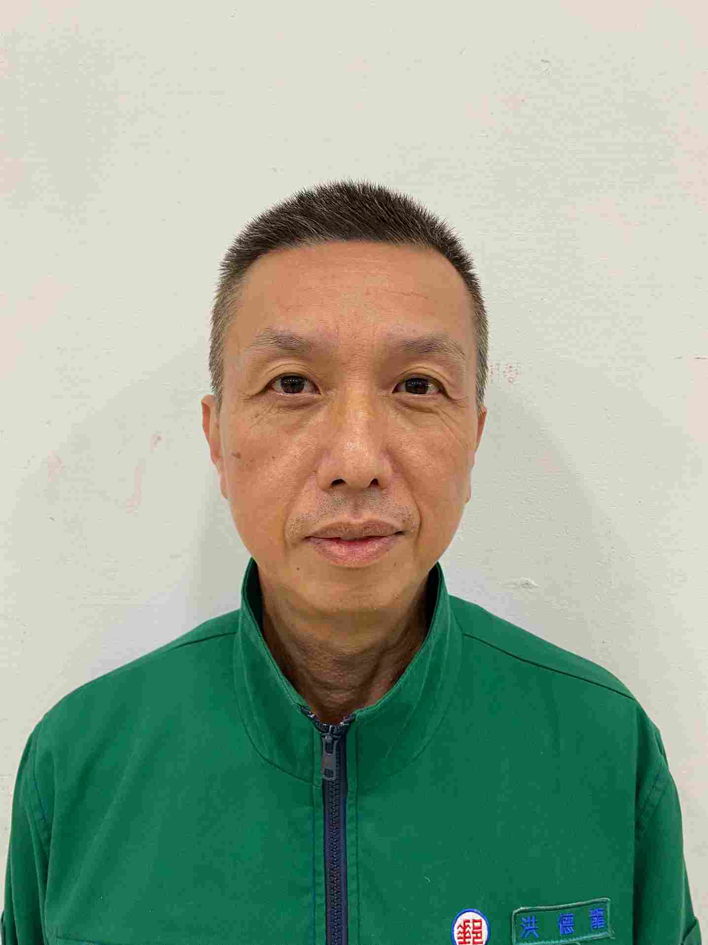 洪員專責收攬業務，職司工作負責盡職，屢獲內湖郵局轄區各支局及顧客讚譽，逢各類反映意見及建言，皆會與單位主管進行業務交流提供見解，即時改善作業提高服務滿意度。